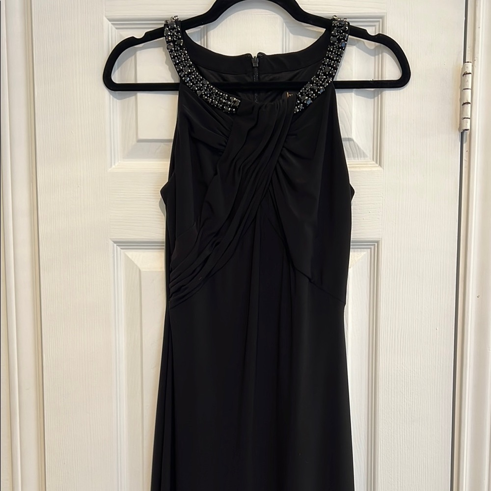 Elegant Black Sleeveless Gown
